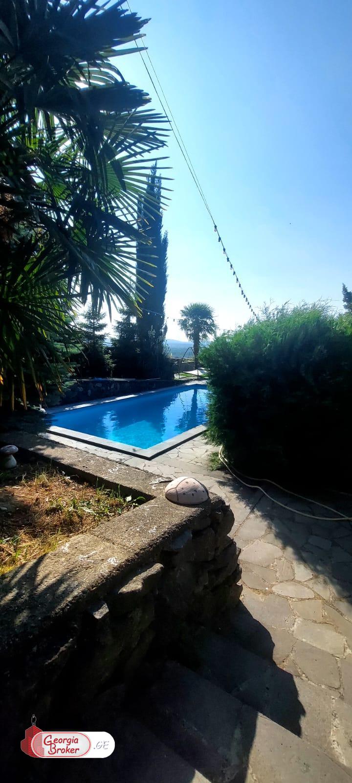 продается дом с новым ремонтом 10-комнат